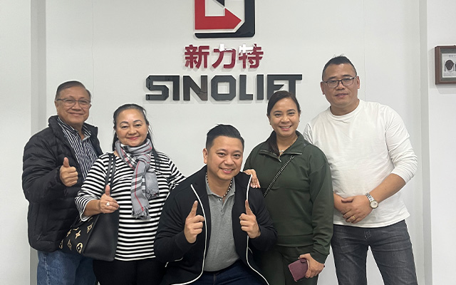Philippian customer came to the SINOLIFT Company.