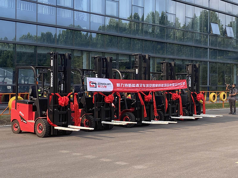 10000th forklifts exported to Egypt and heavy duty forklift released.