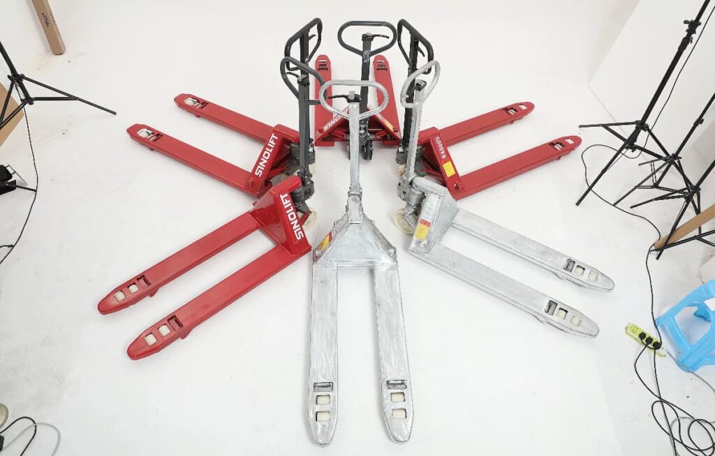 The Smart Buyer’s Guide to Manual Pallet Jacks: 5 Golden Rules for