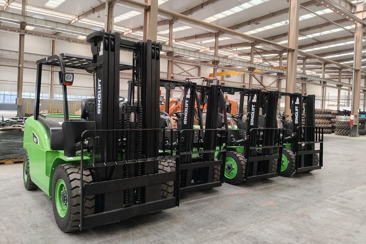 Electric Forklift Battery Maintenance Guide: Protecting Your Fleet's Heartbeat